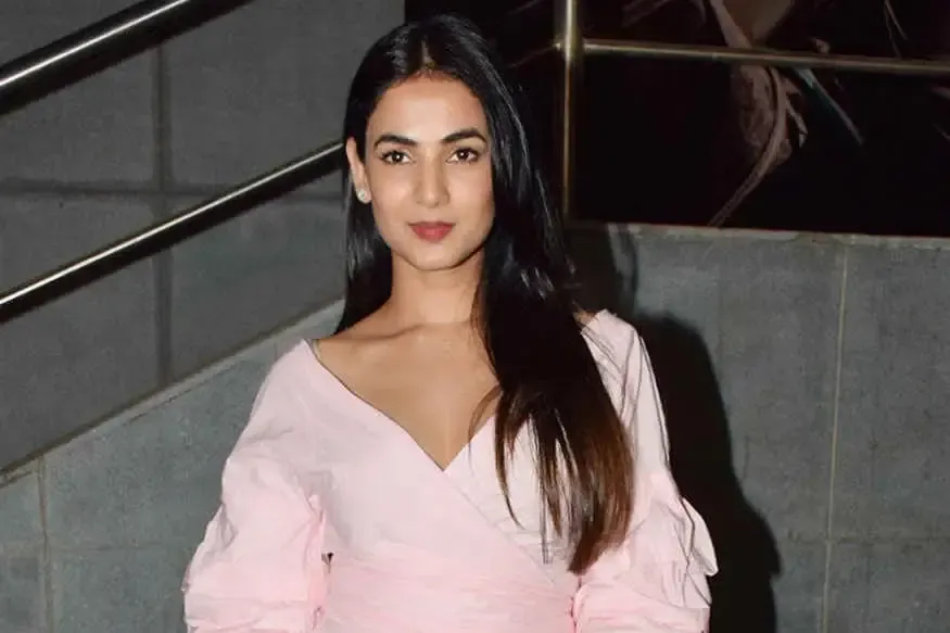 Sonal Chauhan Long Hair in Pink Top Blue Jeans